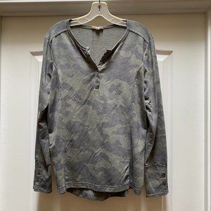 Jane and Delancey chamo print shirt